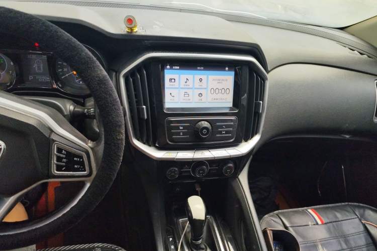 Used JMC Yusheng S350 2016 2.0T Automatic All-Wheel Drive Gasoline Ultra-Luxury 5-Seater Audio And AC Panel