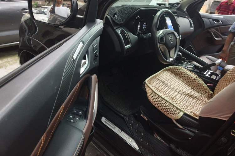 Used JMC Yusheng S350 2016 2.0T Automatic 2WD Gasoline Luxury 7-Seater Driver Seat
