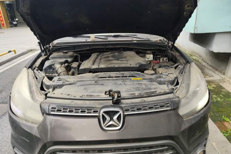 Used JMC Yusheng S350 2016 2.0T Automatic All-Wheel Drive Gasoline Ultra-Luxury 5-Seater Engine Bay