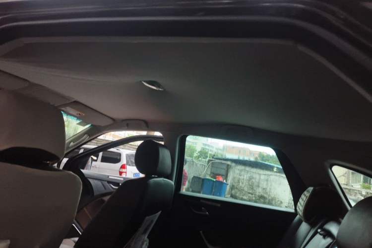 Used JMC Yusheng S350 2016 2.0T Automatic 2WD Gasoline Luxury 7-Seater Headliner
