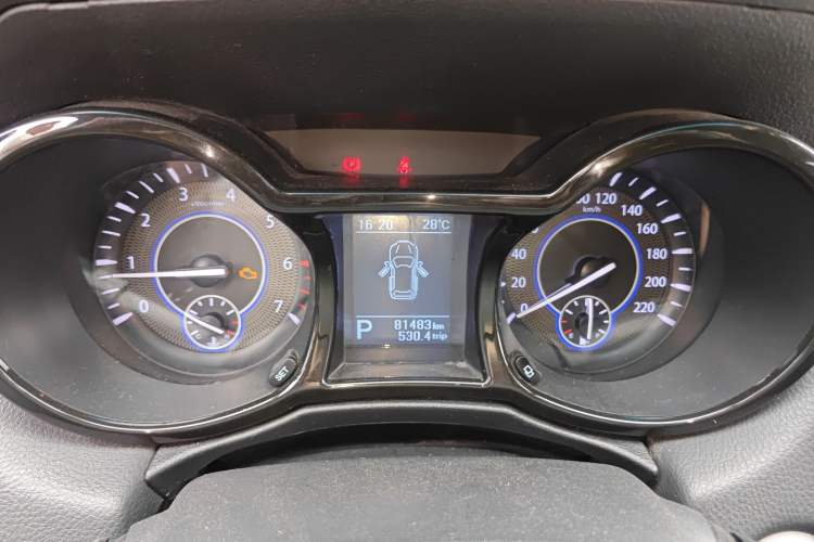 Used JMC Yusheng S350 2016 2.0T Automatic 2WD Gasoline Luxury Version with Sunroof 7 Seats Instrument Cluster