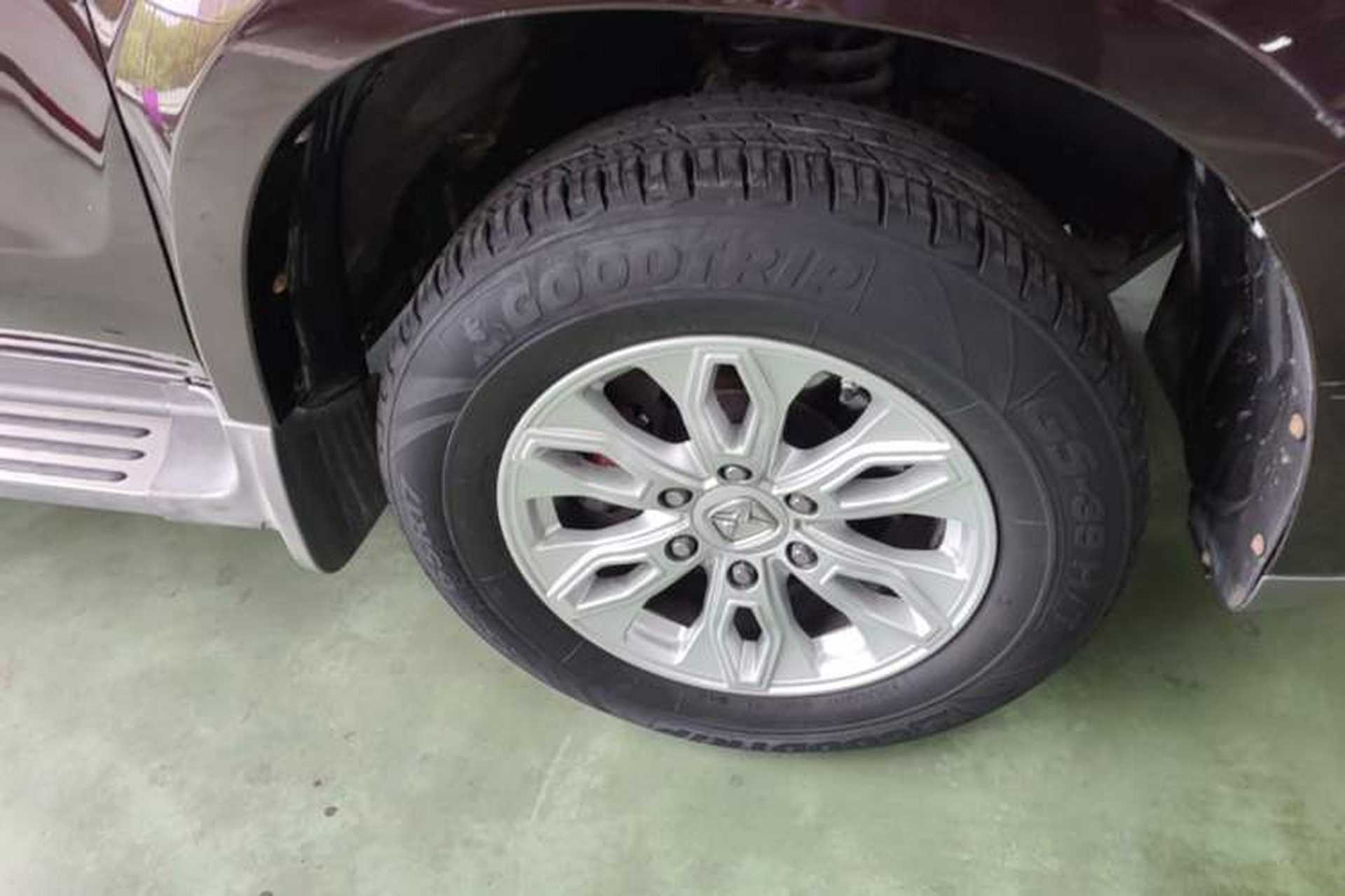 Used JMC Yusheng S350 2016 2.0T Automatic Two-Wheel Drive Gasoline Luxury Version with Sunroof 5 Seats Right Front Wheel Hub