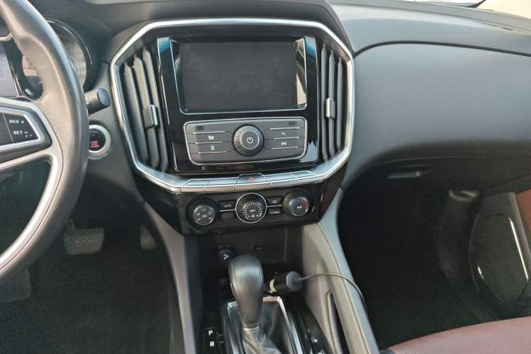 Used JMC Yusheng S350 2016 2.0T Automatic All-Wheel Drive Gasoline Ultra-Luxury 5-Seater Audio And AC Panel
