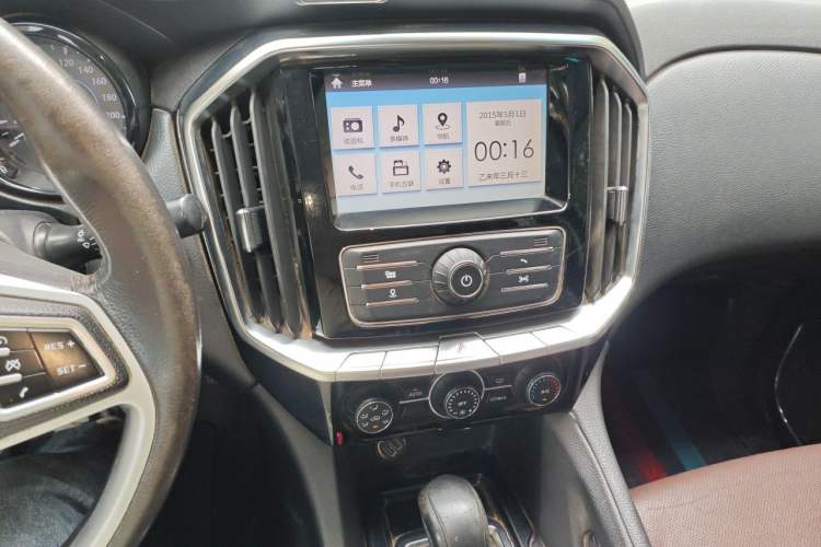 Used JMC Yusheng S350 2016 2.0T Automatic All-Wheel Drive Gasoline Luxury Version with Sunroof 5 Seats Audio And AC Panel
