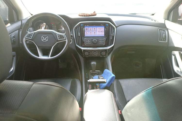 Used JMC Yusheng S350 2016 2.0T Automatic Two-Wheel Drive Gasoline Luxury Version with Sunroof 5 Seats Center Console