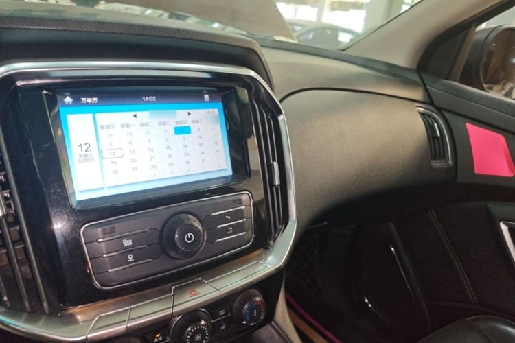 Used JMC Yusheng S350 2016 2.4T Manual 4x4 Diesel Luxury Edition 5-Seater Center Console