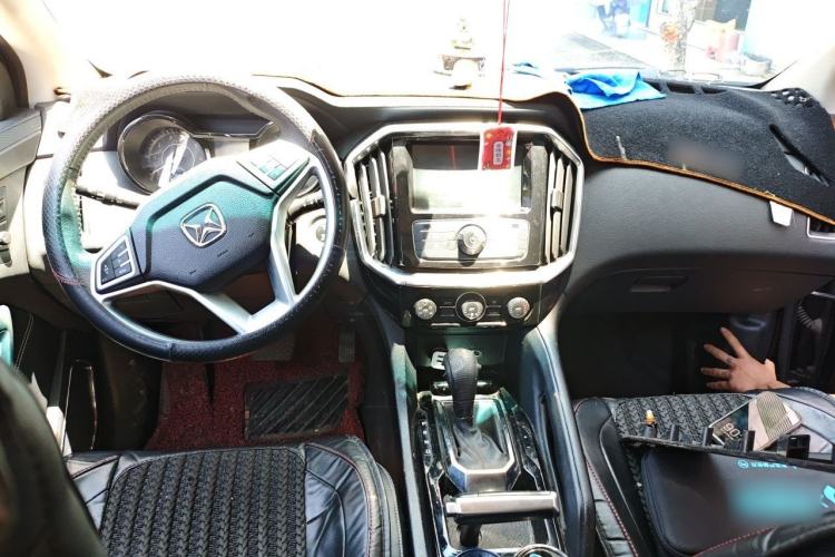 Used JMC Yusheng S350 2016 2.0T Automatic Two-Wheel Drive Gasoline Luxury Version with Sunroof 5 Seats Center Console