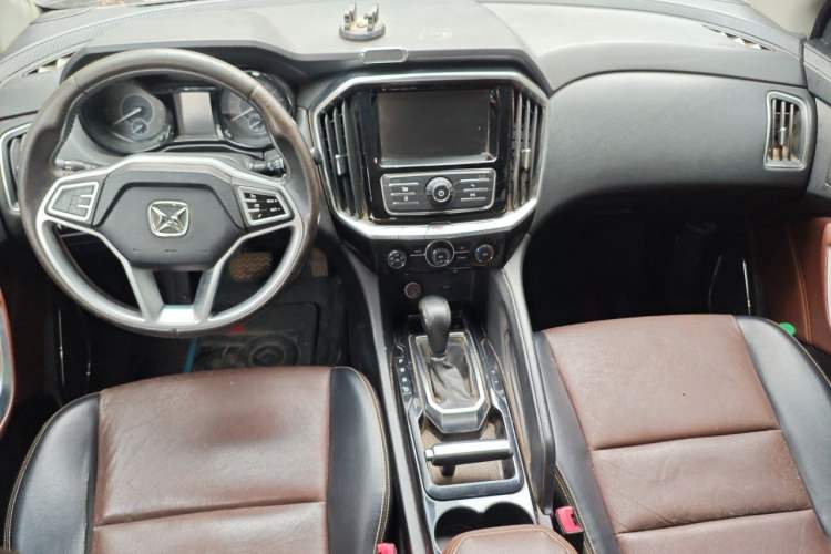 Used JMC Yusheng S350 2016 2.0T Automatic All-Wheel Drive Gasoline Luxury Version with Sunroof 5 Seats Center Console