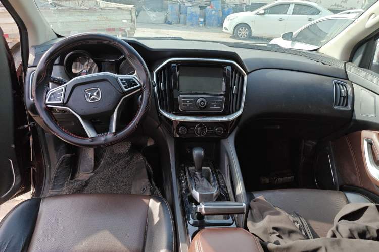 Used JMC Yusheng S350 2016 2.0T Automatic All-Wheel Drive Gasoline Luxury Version with Sunroof 5 Seats Center Console