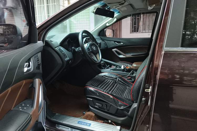 Used JMC Yusheng S350 2016 2.4T Automatic 2WD Diesel Luxury Version with Sunroof 7 Seats Driver Seat