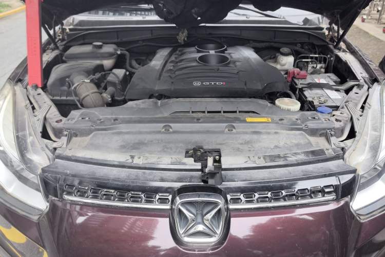 Used JMC Yusheng S350 2016 2.0T Automatic All-Wheel Drive Gasoline Luxury Version with Sunroof 5 Seats Engine Bay