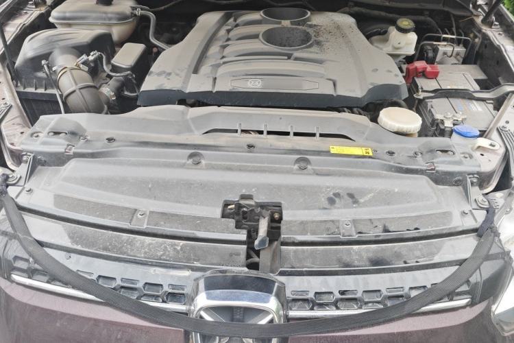 Used JMC Yusheng S350 2016 2.0T Manual Two-Wheel Drive Gasoline Luxury Version with Sunroof 5 Seats Engine Bay