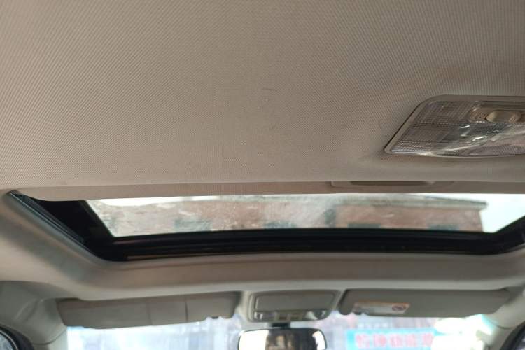 Used JMC Yusheng S350 2016 2.0T Automatic Two-Wheel Drive Gasoline Luxury Version with Sunroof 5 Seats Headliner