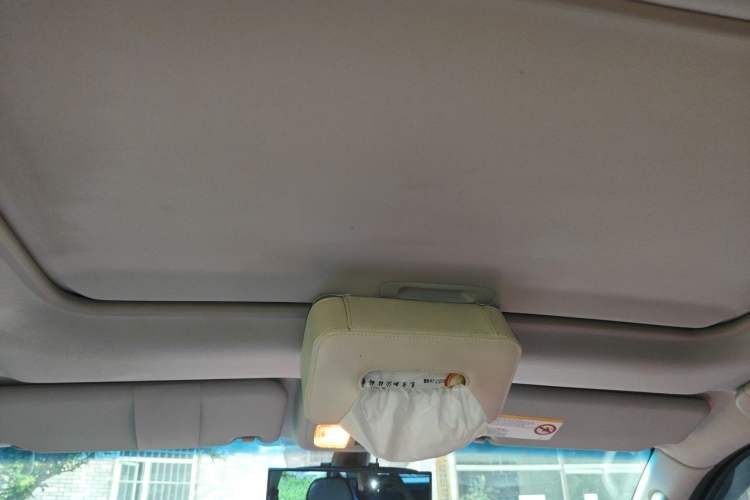 Used JMC Yusheng S350 2016 2.0T Manual Two-Wheel Drive Gasoline Luxury Version with Sunroof 5 Seats Headliner
