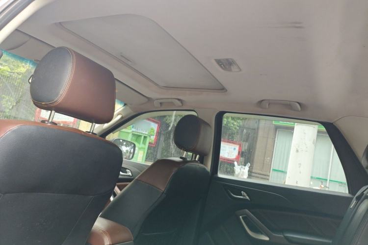 Used JMC Yusheng S350 2016 2.0T Automatic All-Wheel Drive Gasoline Luxury Version with Sunroof 5 Seats Headliner