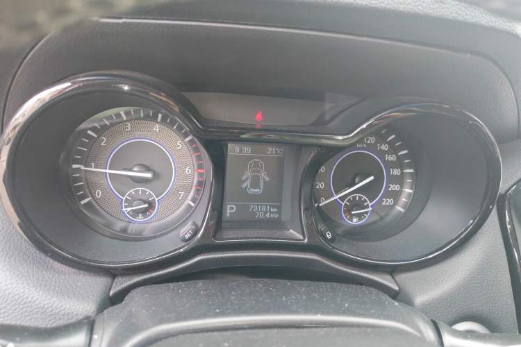 Used JMC Yusheng S350 2016 2.0T Automatic All-Wheel Drive Gasoline Ultra-Luxury 7-Seater Instrument Cluster