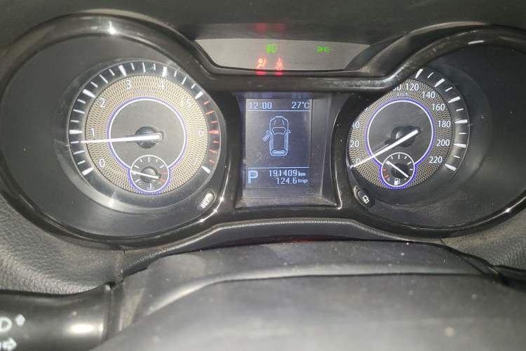 Used JMC Yusheng S350 2016 2.0T Automatic All-Wheel Drive Gasoline Luxury 7-Seater Instrument Cluster