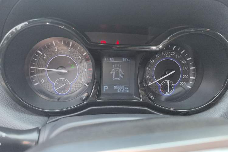 Used JMC Yusheng S350 2016 2.0T Automatic All-Wheel Drive Gasoline Ultra-Luxury 7-Seater Instrument Cluster
