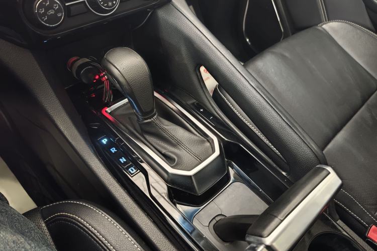 Used JMC Yusheng S350 2016 2.0T Automatic All-Wheel Drive Gasoline Ultra-Luxury 5-Seater Interior 10