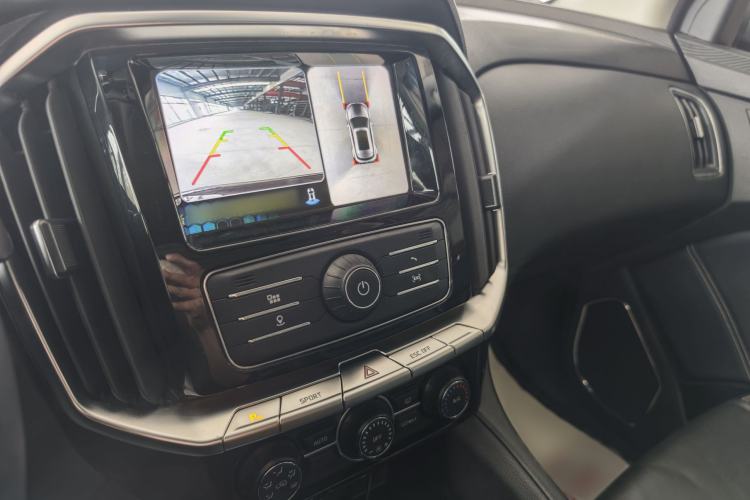 Used JMC Yusheng S350 2016 2.0T Automatic All-Wheel Drive Gasoline Ultra-Luxury 5-Seater Interior 11