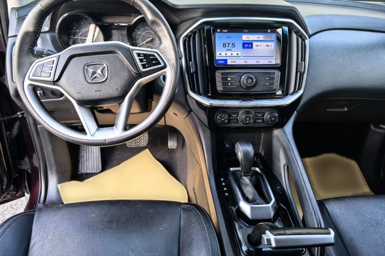 Used JMC Yusheng S350 2016 2.0T Automatic Two-Wheel Drive Gasoline Luxury Edition 5 Seats Interior 11