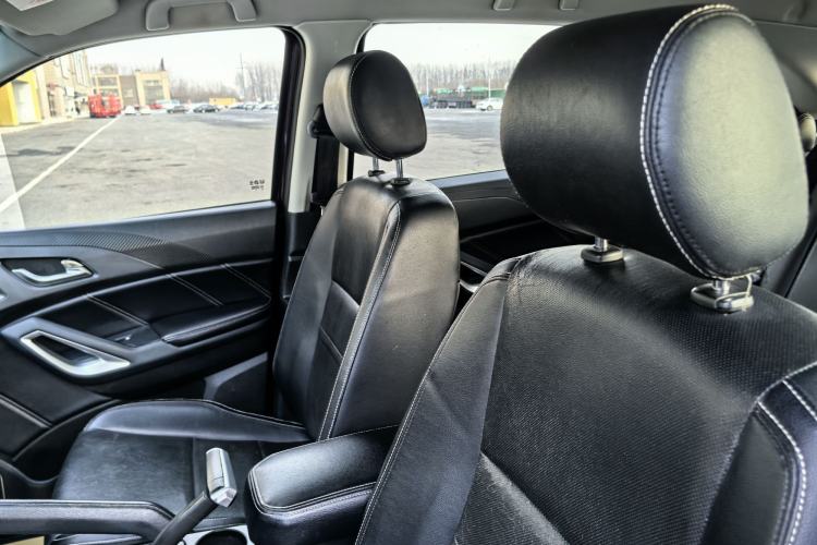 Used JMC Yusheng S350 2016 2.0T Automatic Two-Wheel Drive Gasoline Luxury Edition 5 Seats Interior 13