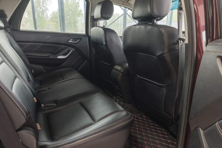 Used JMC Yusheng S350 2016 2.0T Automatic All-Wheel Drive Gasoline Ultra-Luxury 5-Seater Interior 2