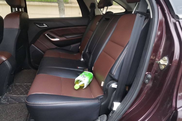 Used JMC Yusheng S350 2016 2.0T Automatic Two-Wheel Drive Gasoline Luxury Version with Sunroof 5 Seats Interior 4