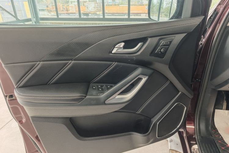 Used JMC Yusheng S350 2016 2.0T Automatic All-Wheel Drive Gasoline Ultra-Luxury 5-Seater Interior 6