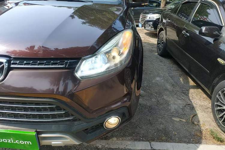 Used JMC Yusheng S350 2016 2.0T Automatic Two-Wheel Drive Gasoline Luxury Version with Sunroof 5 Seats Left Front Headlight