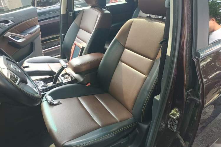 Used JMC Yusheng S350 2016 2.0T Automatic Two-Wheel Drive Gasoline Luxury Version with Sunroof 5 Seats Left Front Seat