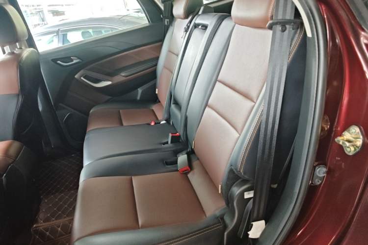 Used JMC Yusheng S350 2016 2.0T Automatic Two-Wheel Drive Gasoline Luxury Version with Sunroof 5 Seats Left Rear Seat