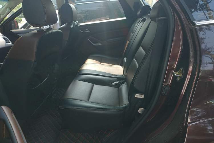 Used JMC Yusheng S350 2016 2.0T Automatic Two-Wheel Drive Gasoline Luxury Version with Sunroof 5 Seats Left Rear Seat