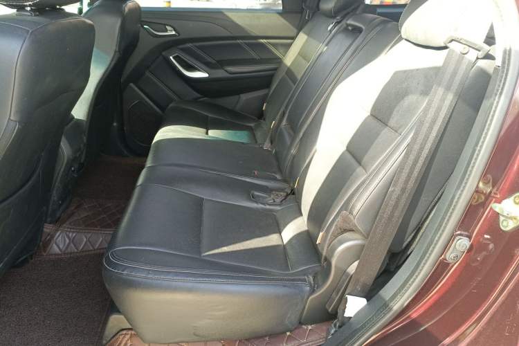 Used JMC Yusheng S350 2016 2.0T Automatic Two-Wheel Drive Gasoline Luxury Version with Sunroof 5 Seats Left Rear Seat