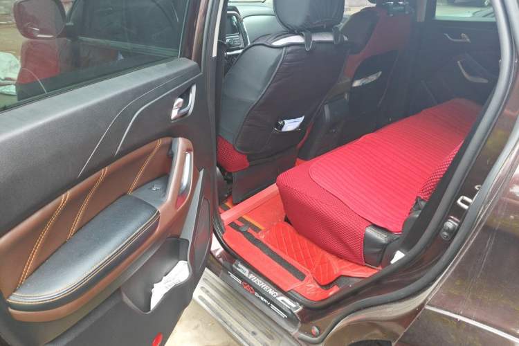 Used JMC Yusheng S350 2016 2.0T Manual Two-Wheel Drive Gasoline Luxury Version with Sunroof 5 Seats Left Rear Seat