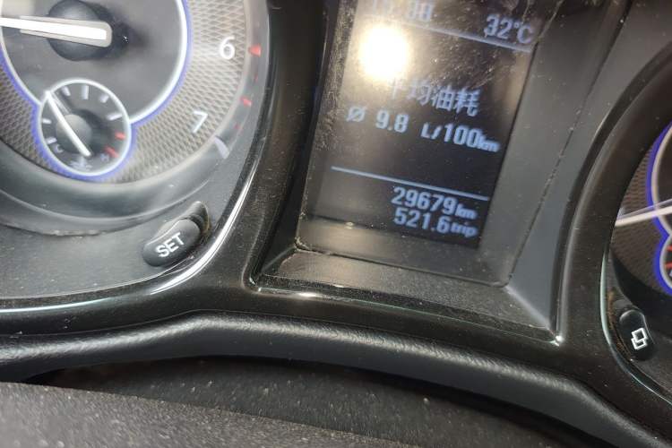 Used JMC Yusheng S350 2016 2.0T Manual 4x4 Gasoline Luxury Sunroof Version 5 Seats Odometer Close Up