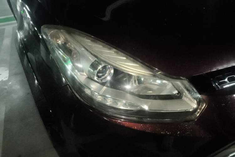 Used JMC Yusheng S350 2016 2.0T Automatic All-Wheel Drive Gasoline Ultra-Luxury 5-Seater Right Front Headlight