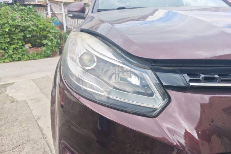 Used JMC Yusheng S350 2016 2.0T Automatic All-Wheel Drive Gasoline Ultra-Luxury 7-Seater Right Front Headlight
