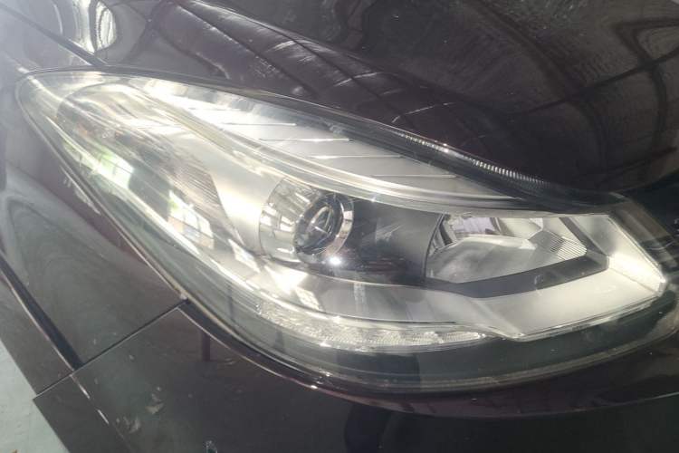 Used JMC Yusheng S350 2016 2.0T Automatic All-Wheel Drive Gasoline Luxury 7-Seater Right Front Headlight