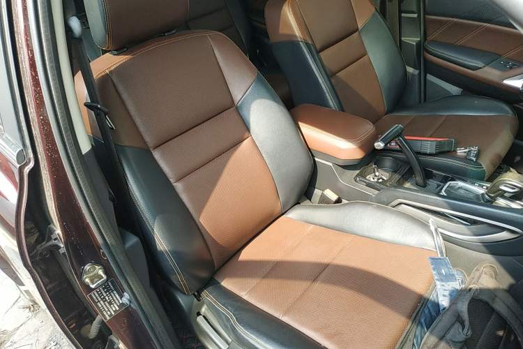 Used JMC Yusheng S350 2016 2.0T Automatic Two-Wheel Drive Gasoline Luxury Version with Sunroof 5 Seats Right Front Seat