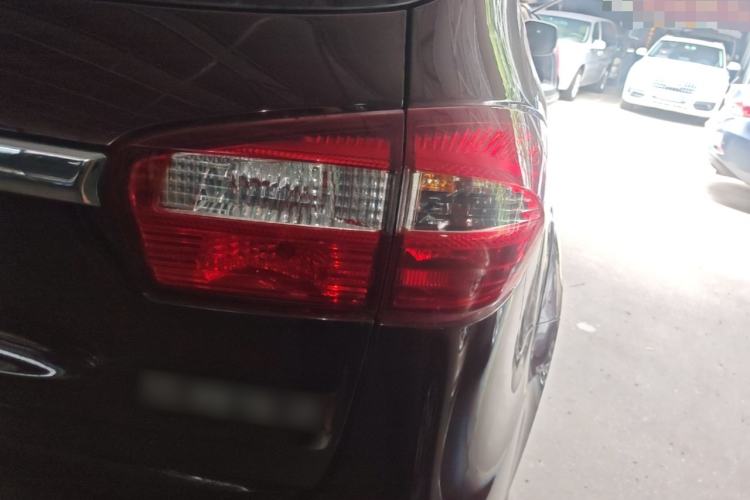 Used JMC Yusheng S350 2016 2.0T Automatic Two-Wheel Drive Gasoline Luxury Version with Sunroof 5 Seats Right Rear Taillight
