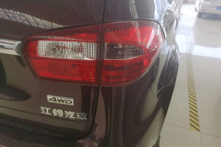Used JMC Yusheng S350 2016 2.0T Automatic All-Wheel Drive Gasoline Luxury Edition 5 Seats Right Rear Taillight