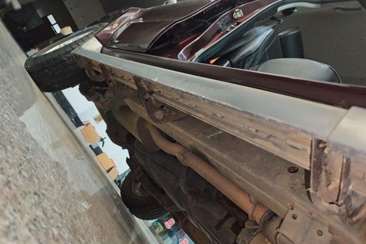 Used JMC Yusheng S350 2016 2.4T Manual 4x4 Diesel Luxury Edition 5-Seater Right Side Sill