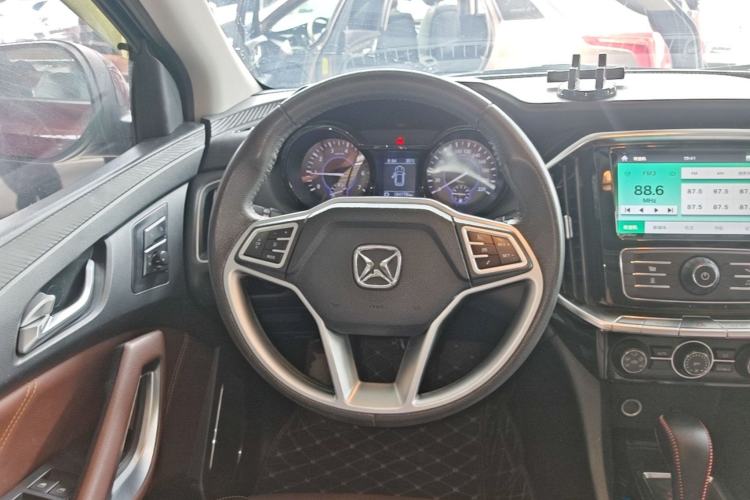 Used JMC Yusheng S350 2016 2.0T Automatic Two-Wheel Drive Gasoline Luxury Version with Sunroof 5 Seats Steering Wheel