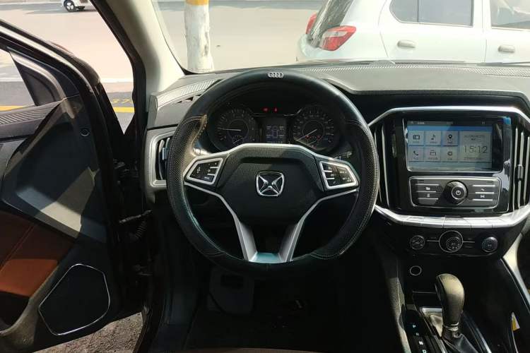 Used JMC Yusheng S350 2016 2.0T Automatic Two-Wheel Drive Gasoline Luxury Version with Sunroof 5 Seats Steering Wheel