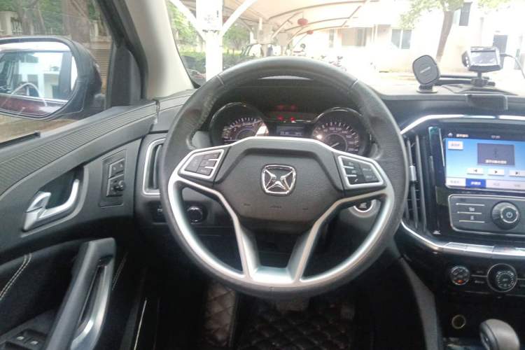 Used JMC Yusheng S350 2016 2.0T Automatic 4x4 Gasoline Luxury Version with Sunroof 7 Seats Steering Wheel