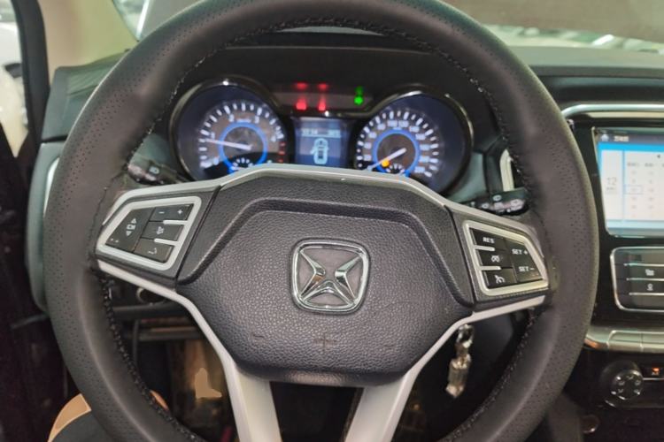 Used JMC Yusheng S350 2016 2.4T Manual 4x4 Diesel Luxury Edition 5-Seater Steering Wheel