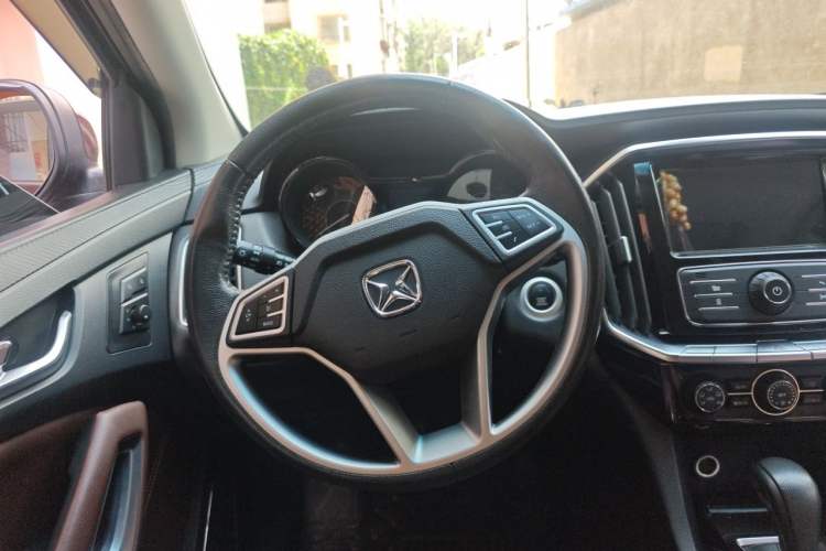 Used JMC Yusheng S350 2016 2.0T Automatic All-Wheel Drive Gasoline Ultra-Luxury 7-Seater Steering Wheel