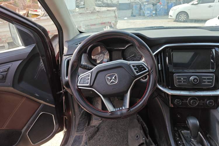 Used JMC Yusheng S350 2016 2.0T Automatic All-Wheel Drive Gasoline Luxury Version with Sunroof 5 Seats Steering Wheel