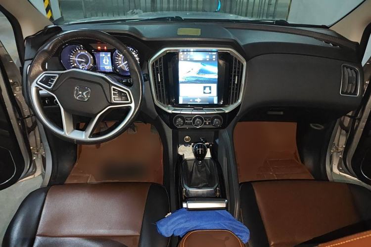 Used JMC Yusheng S350 2016 2.4T Manual 4x4 Diesel Luxury Edition 5-Seater Center Console